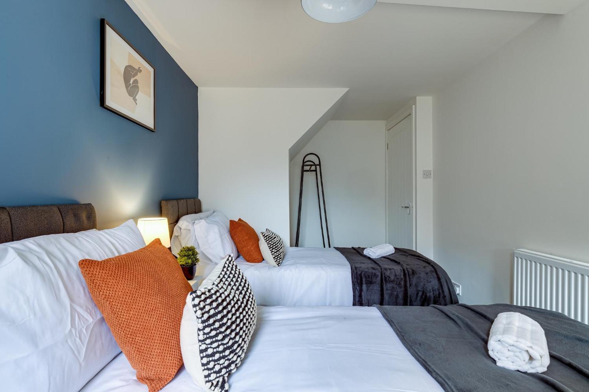 Queens Cabin - Near South Bay Beach Apartment Скарбъро Екстериор снимка