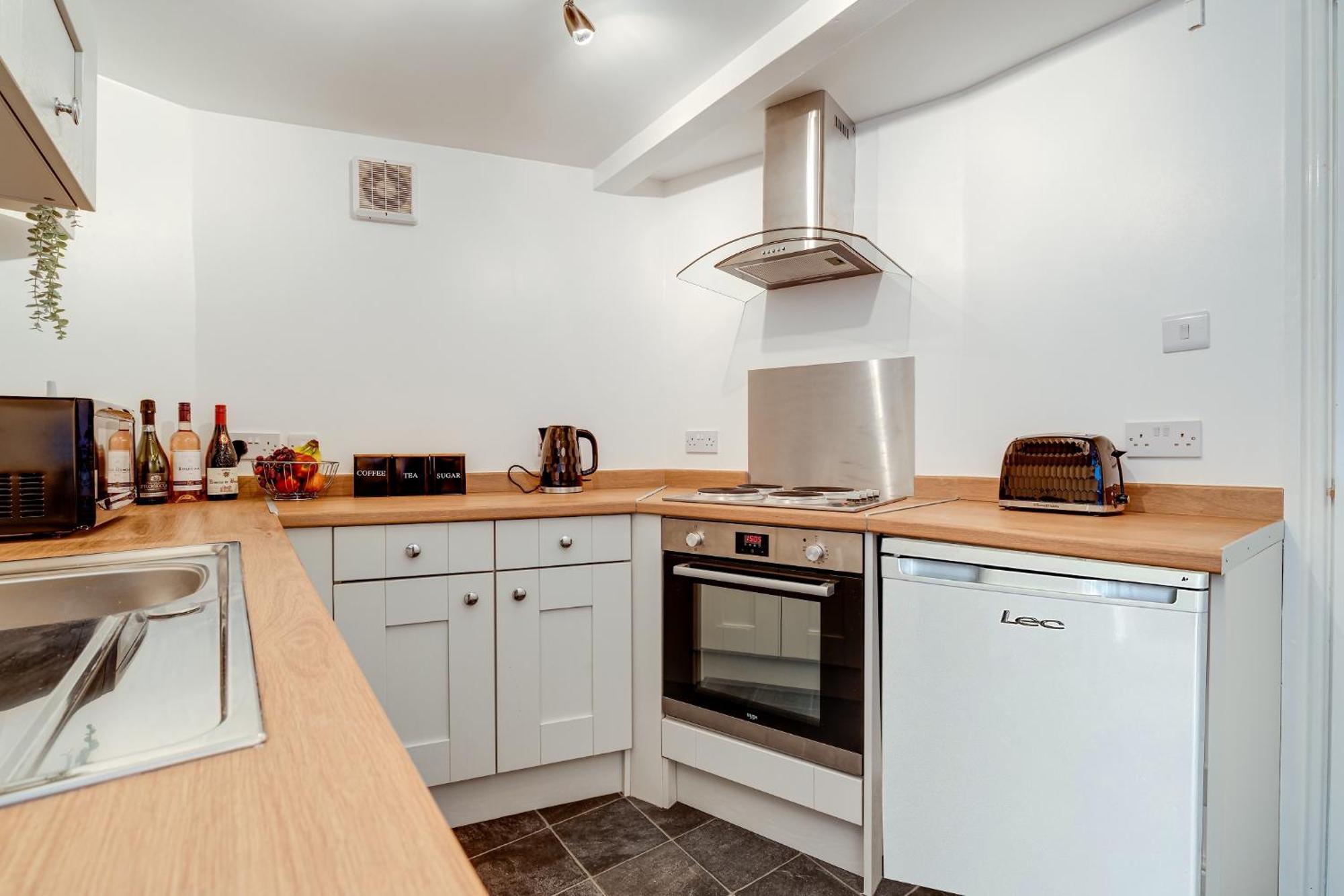Queens Cabin - Near South Bay Beach Apartment Скарбъро Екстериор снимка