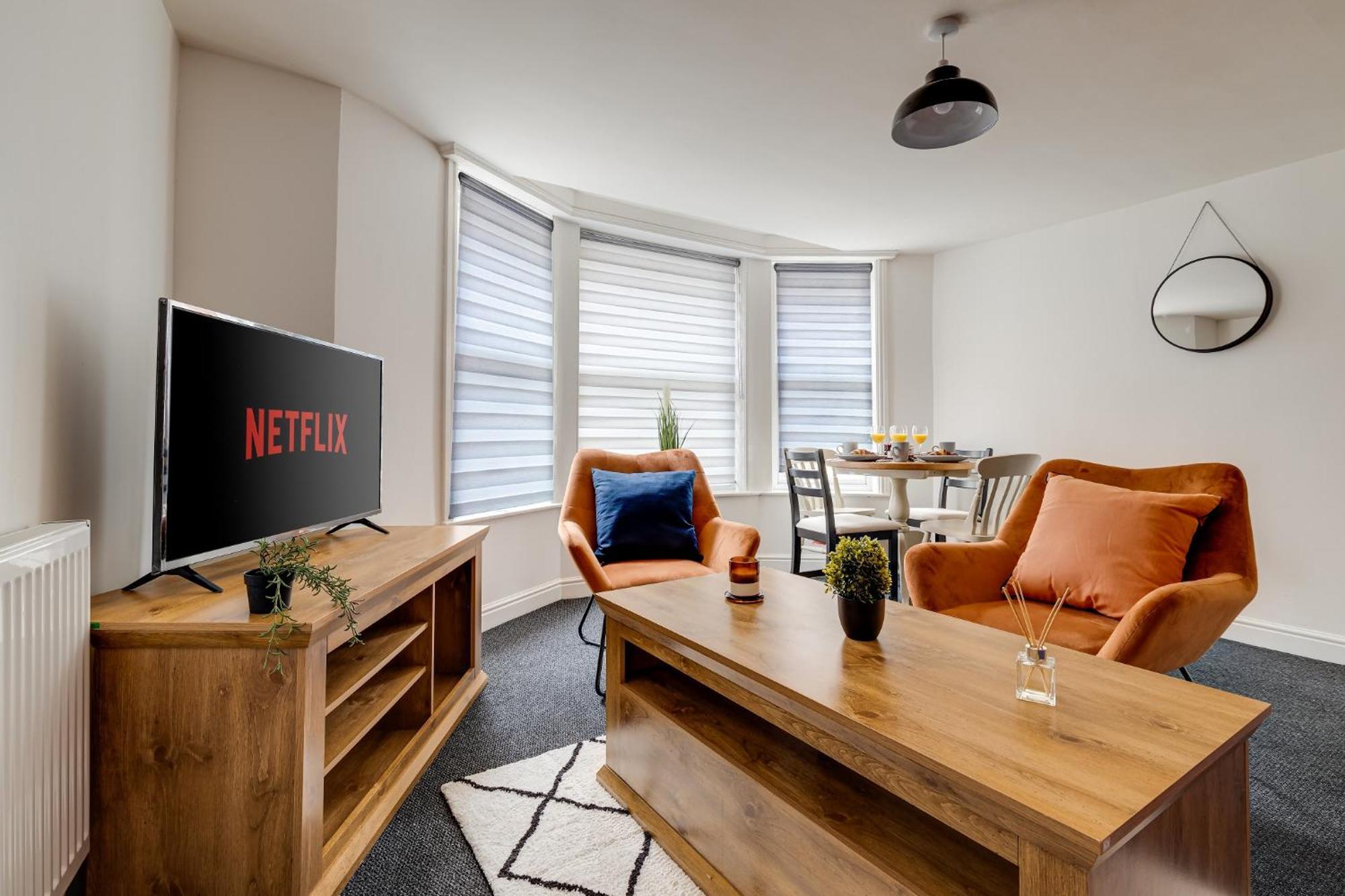 Queens Cabin - Near South Bay Beach Apartment Скарбъро Екстериор снимка
